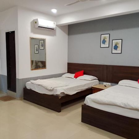 Infinity Rooms & Banquet Surat Exterior foto